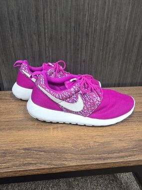 Nike Roshe Run Print Girls 6Y Pink Magenta White 677784-500 Sneakers